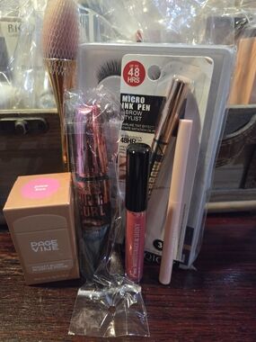 Page Vine Pink Pocket Blush & Lip Gloss Duo - Pink